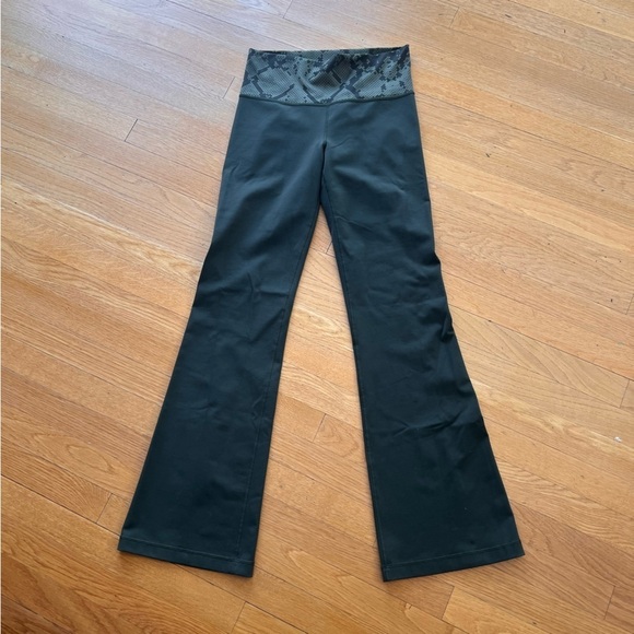 lululemon athletica Pants - Lululemon Groove Pant III Green/Snakeskin